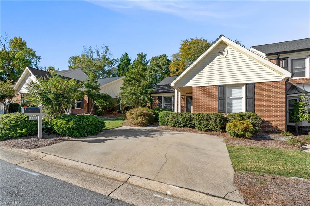 1734 Ternberry Road Property Photo 2