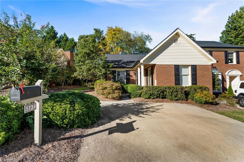 1734 Ternberry Road Property Photo 3