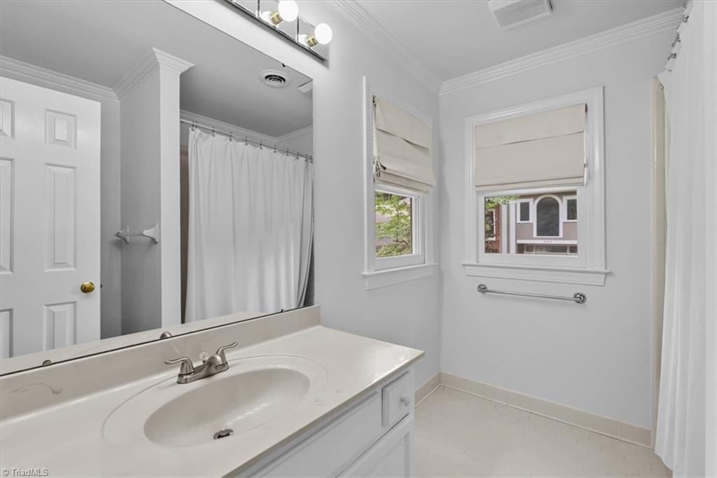 709 Bruton Place Property Photo 33