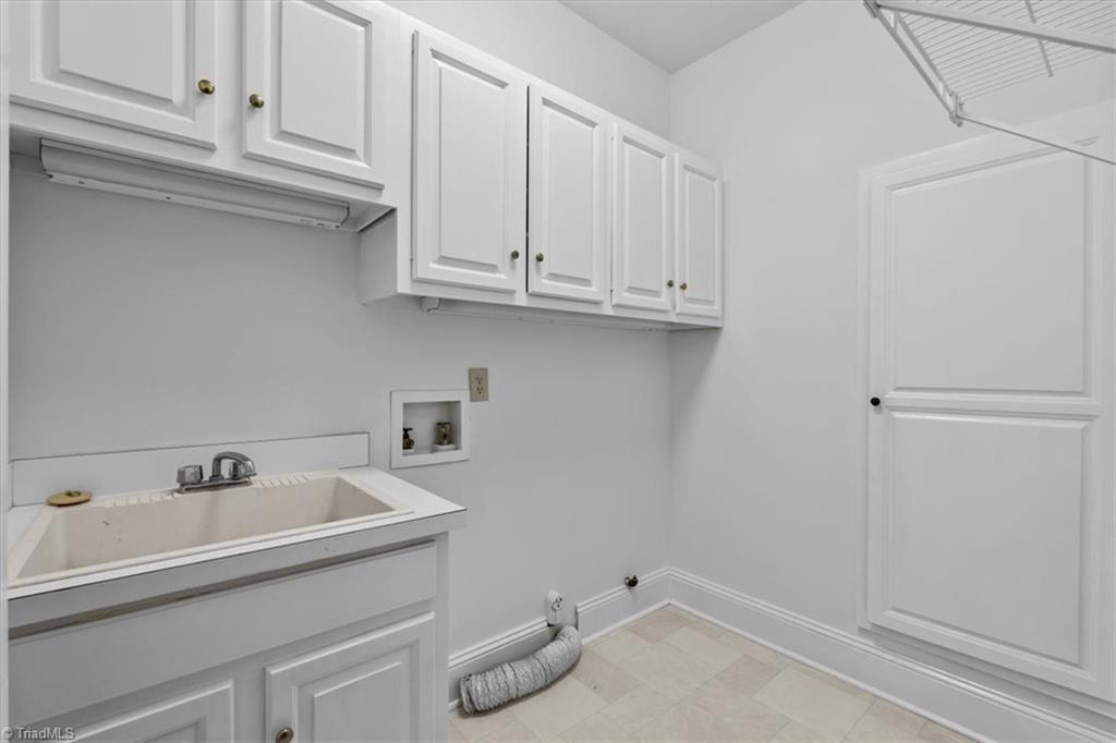 709 Bruton Place Property Photo 36