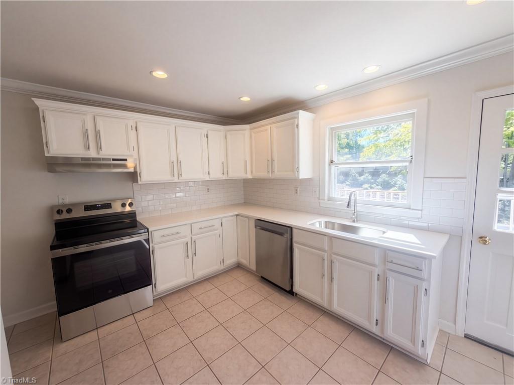 8912 Blue Hill Drive Property Photo 5