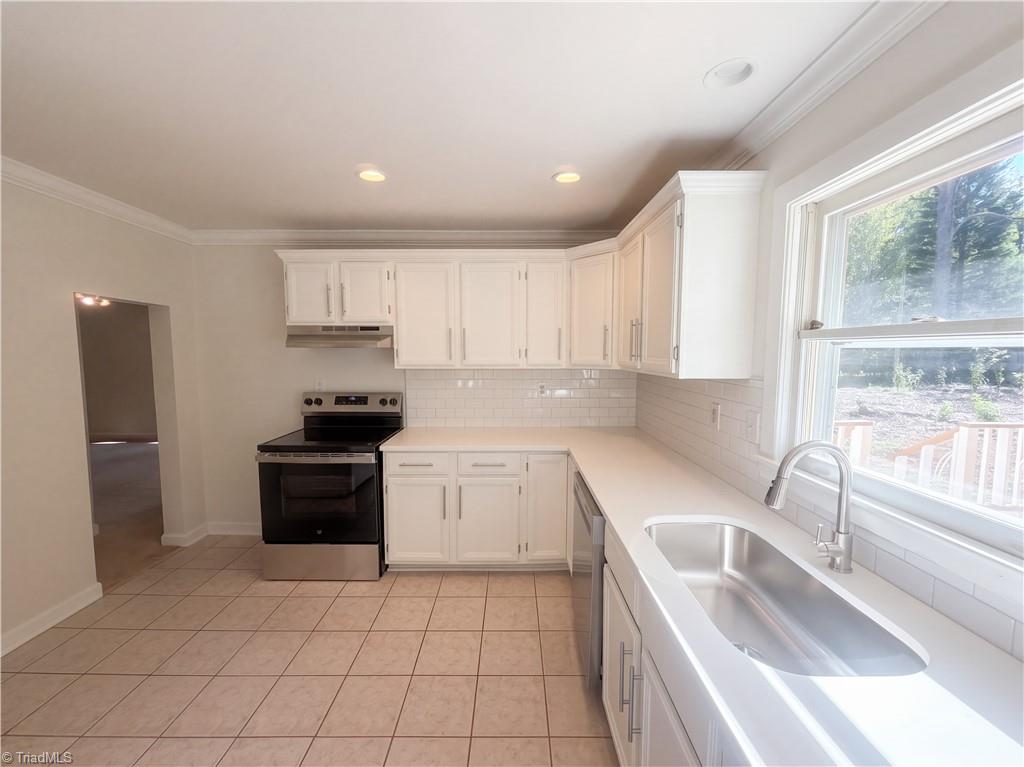 8912 Blue Hill Drive Property Photo 6