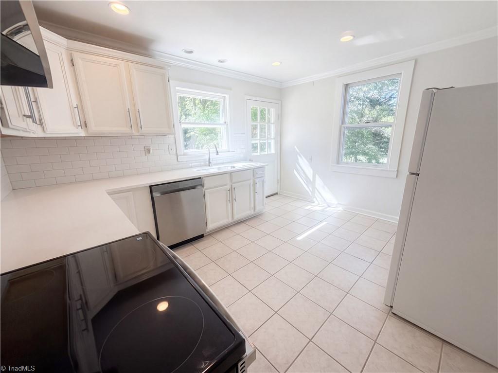 8912 Blue Hill Drive Property Photo 8