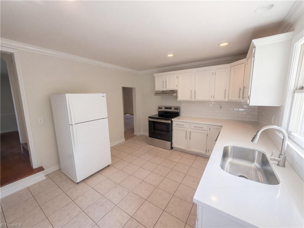 8912 Blue Hill Drive Property Photo 9