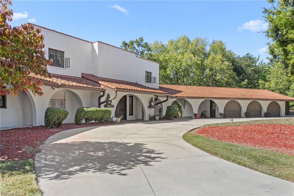 1900 La Vista Drive Property Photo 2