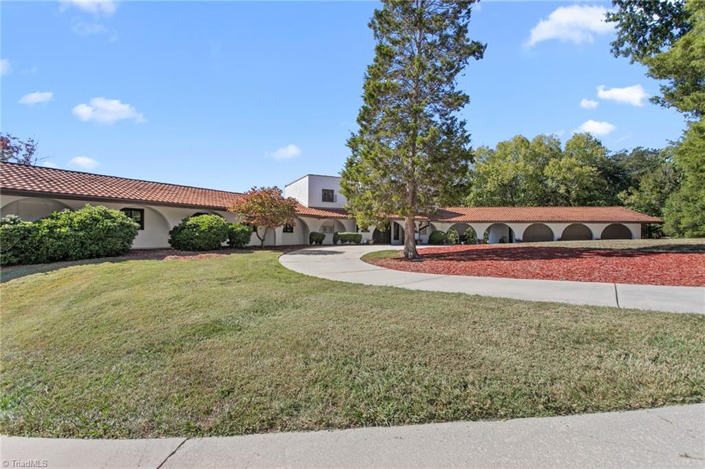 1900 La Vista Drive Property Photo 3