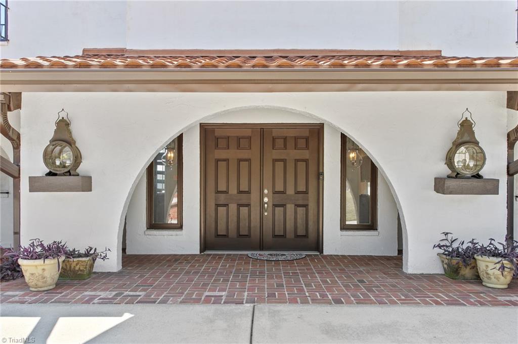 1900 La Vista Drive Property Photo 8