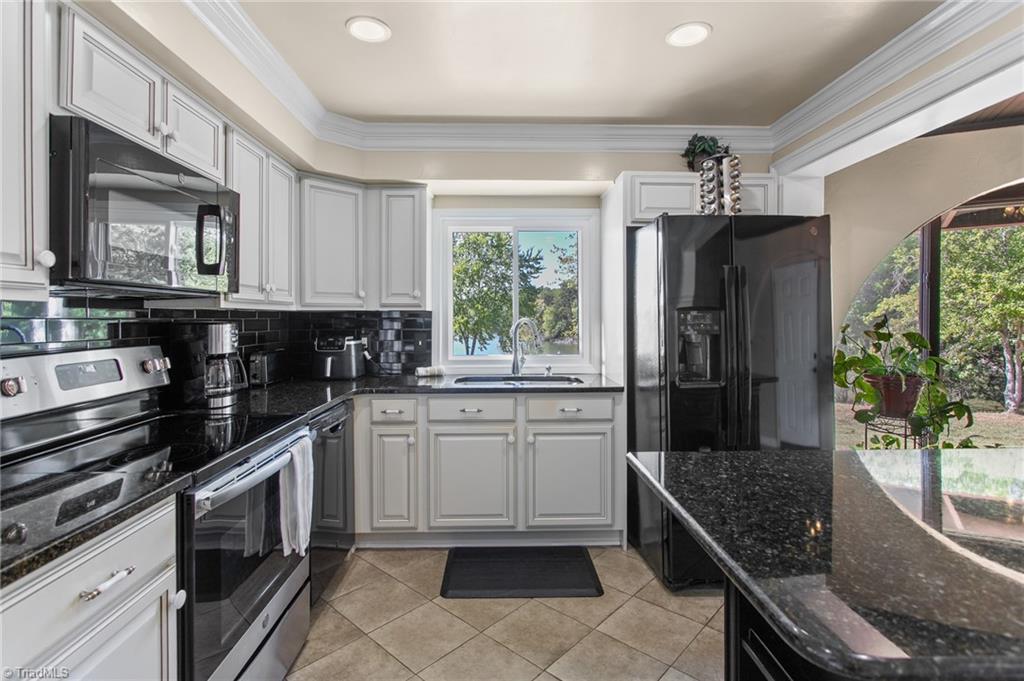 1900 La Vista Drive Property Photo 20