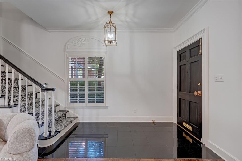 1833 Banking Street # B6 Property Photo 3