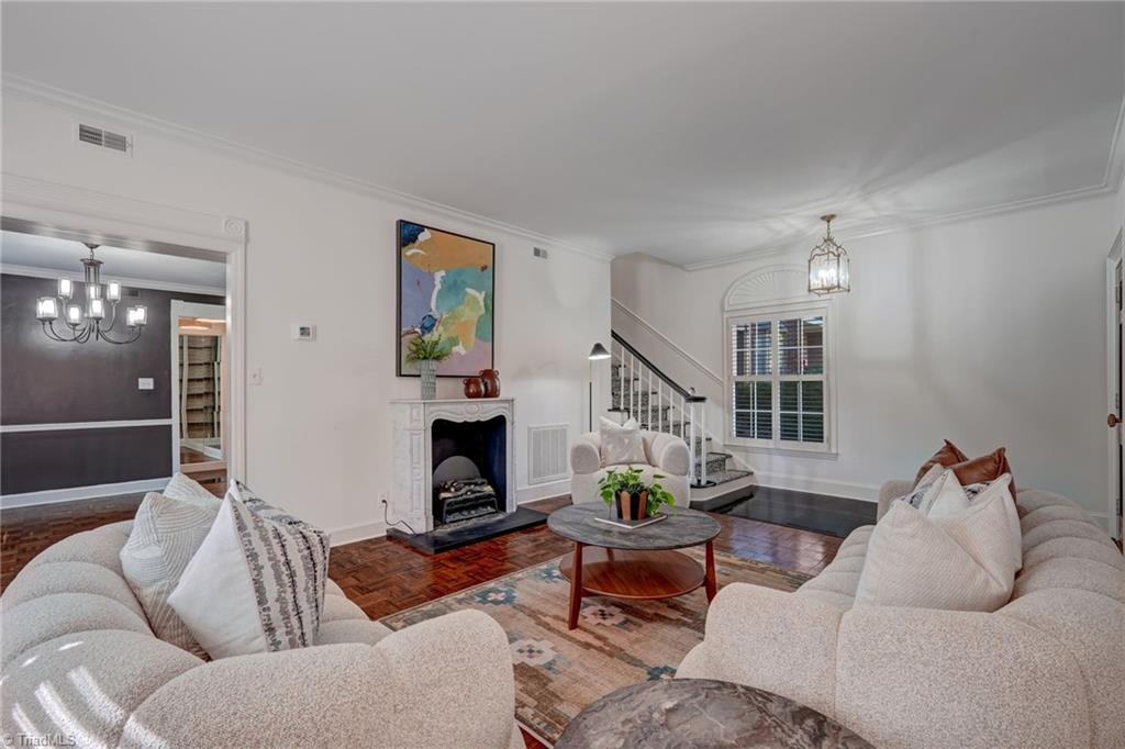 1833 Banking Street # B6 Property Photo 4