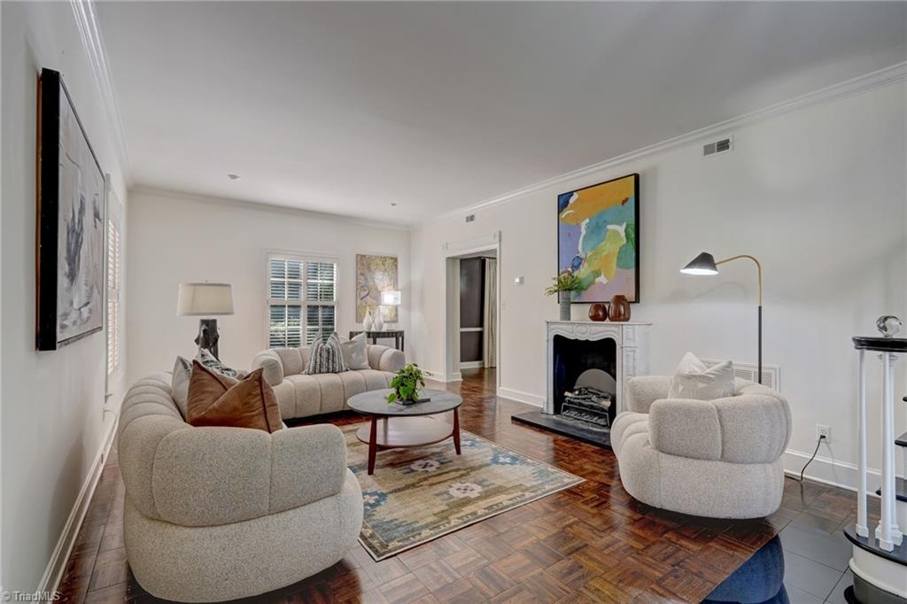 1833 Banking Street # B6 Property Photo 6