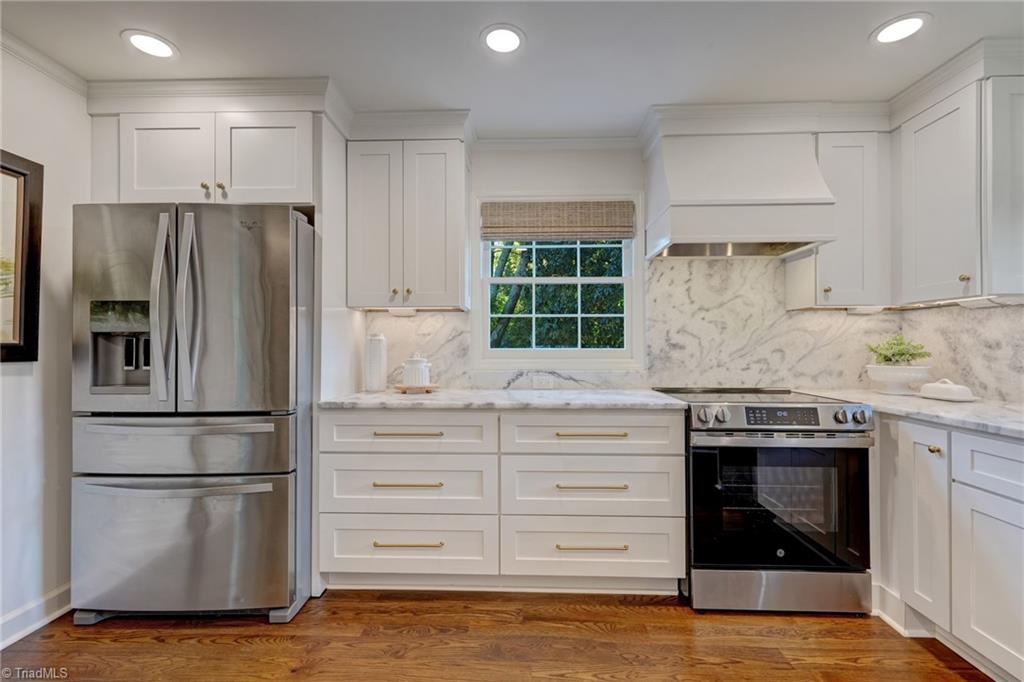 1833 Banking Street # B6 Property Photo 8