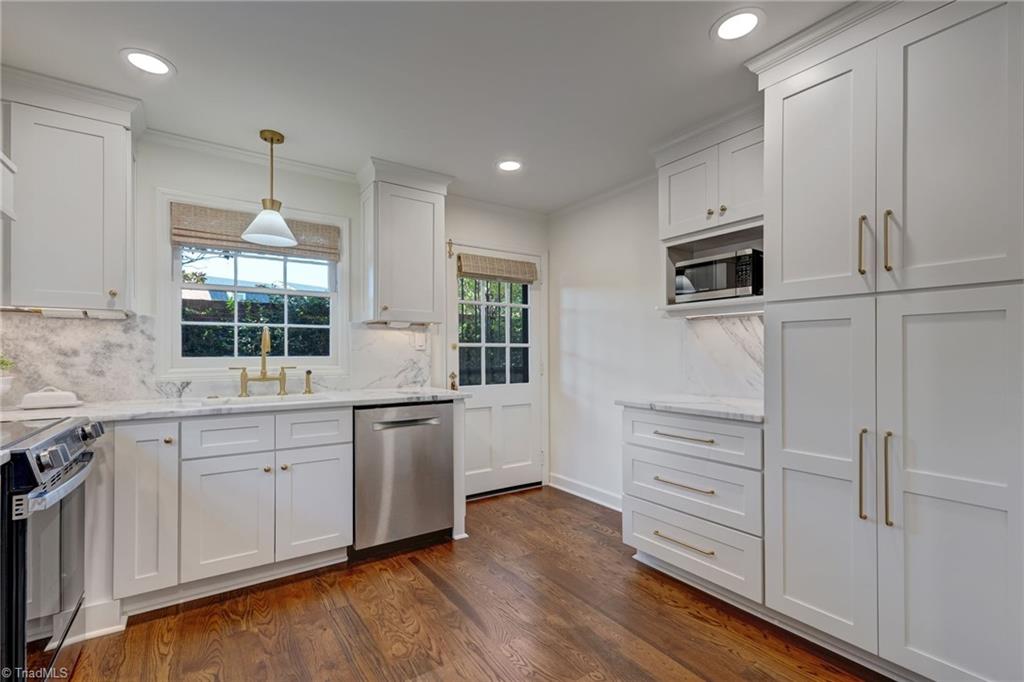1833 Banking Street # B6 Property Photo 10