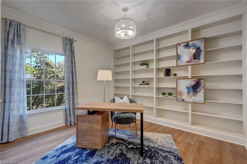 1833 Banking Street # B6 Property Photo 15
