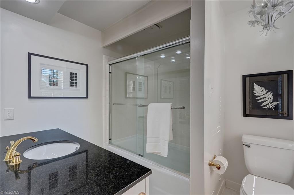 1833 Banking Street # B6 Property Photo 18