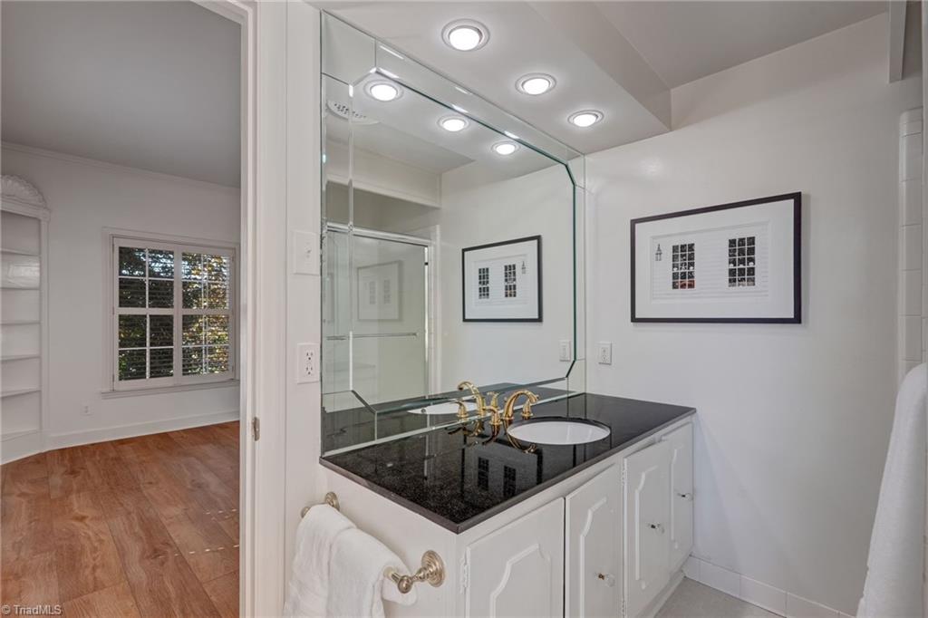 1833 Banking Street # B6 Property Photo 20