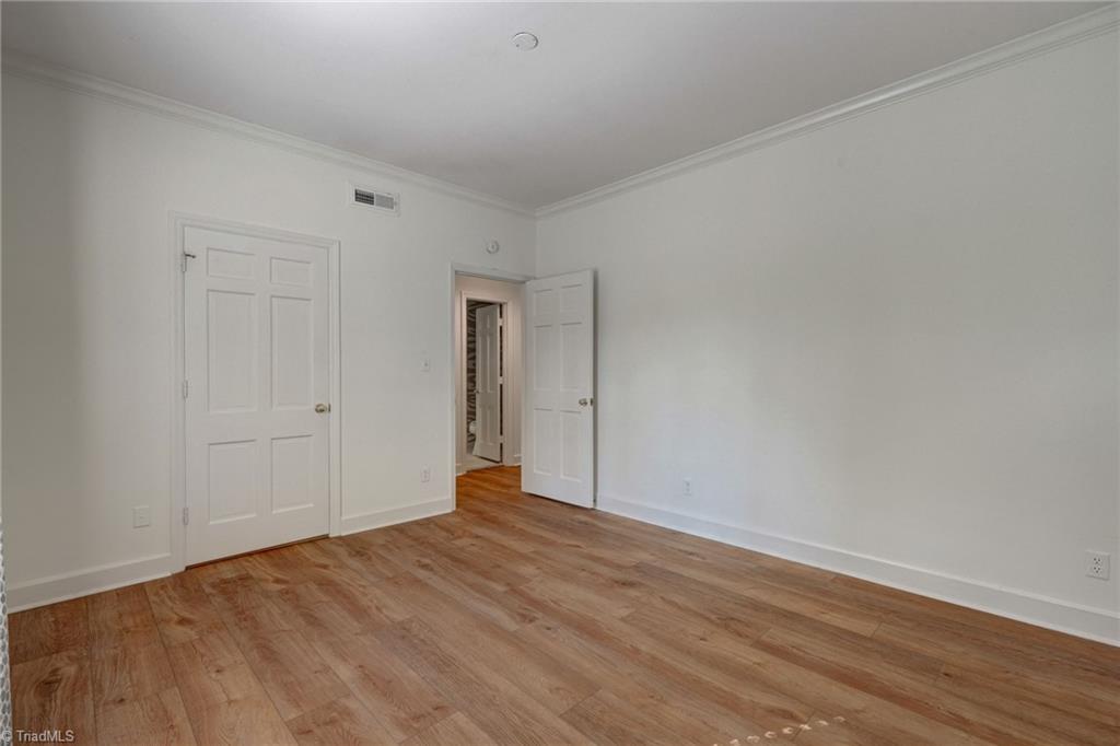 1833 Banking Street # B6 Property Photo 24