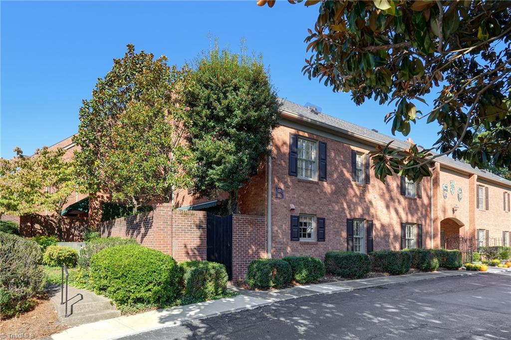 1833 Banking Street # B6 Property Photo 30