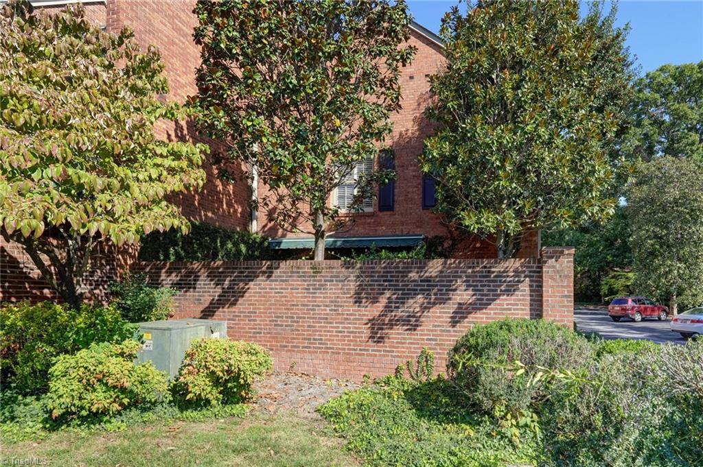 1833 Banking Street # B6 Property Photo 39