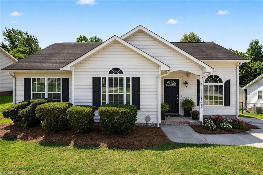 933 Londonderry Drive Property Photo 1