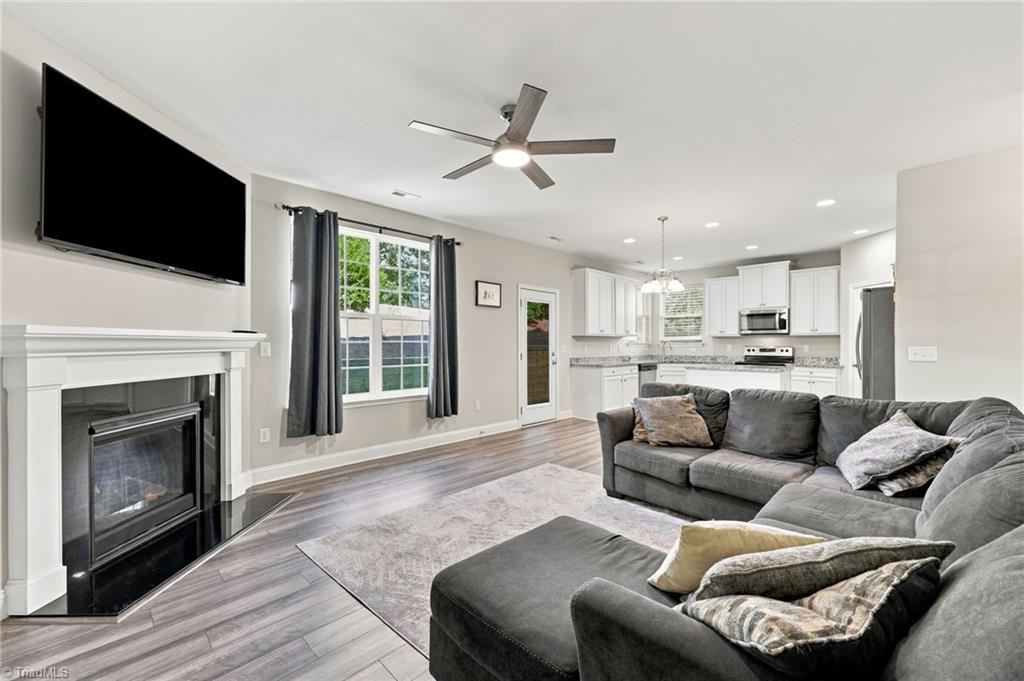 2170 Campbell Loop Property Photo 8