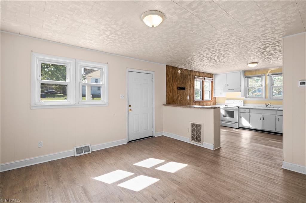 603 Efird Street Property Photo 4