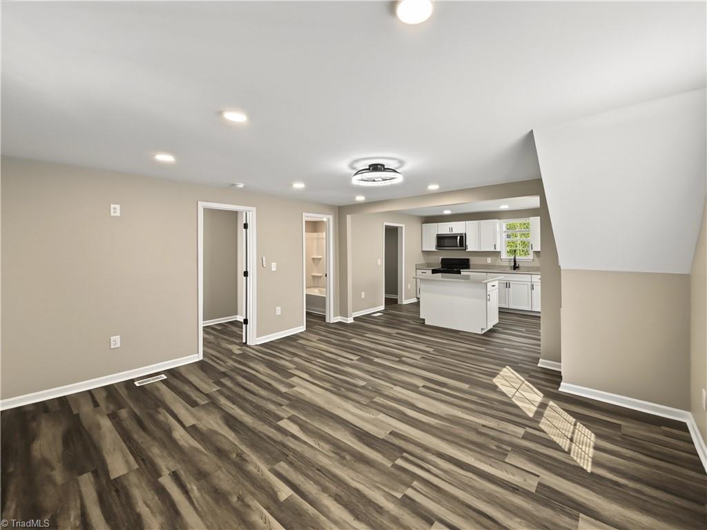 824 Sunset Street Property Photo 4
