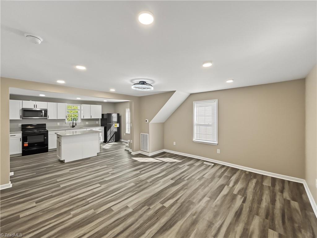 824 Sunset Street Property Photo 5