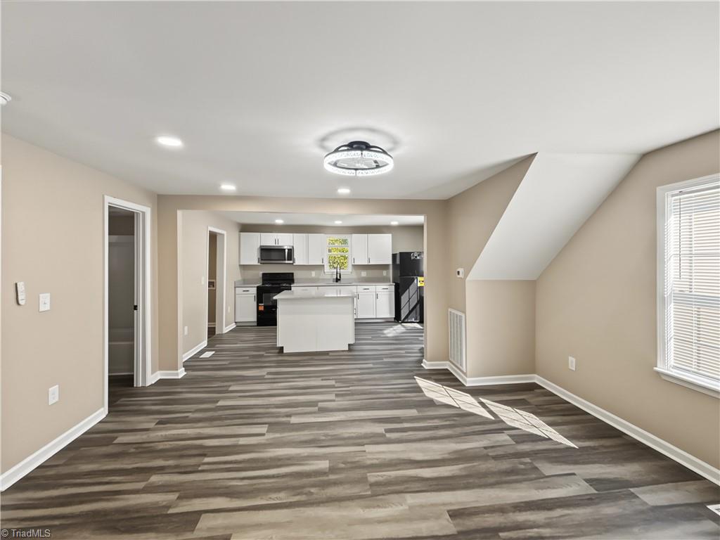 824 Sunset Street Property Photo 6
