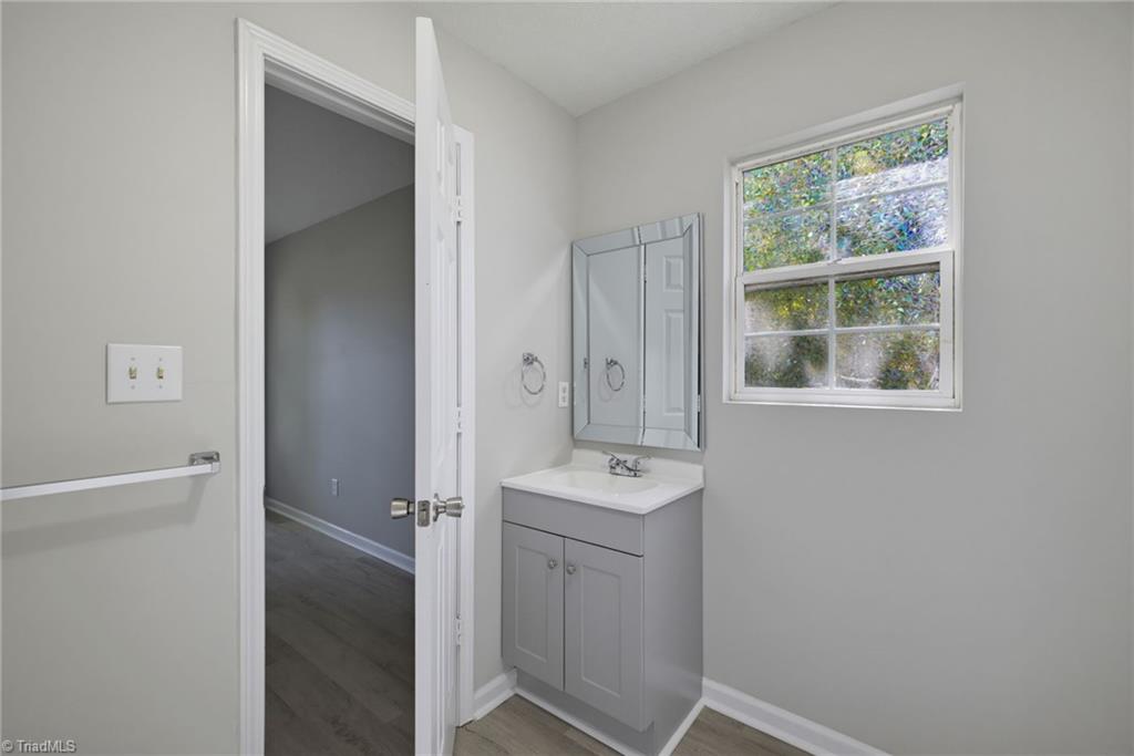 641 Glenbrook Drive Property Photo 16