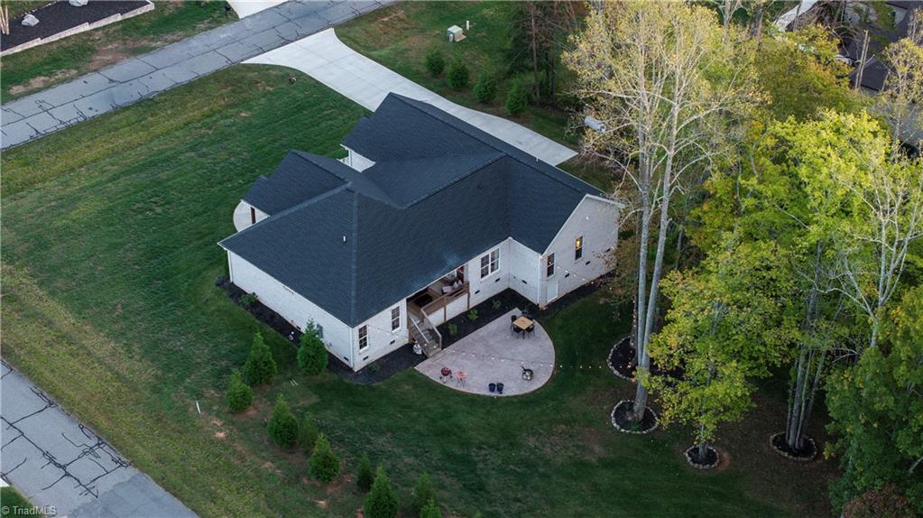5590 Briar Hollow Lane Property Photo 4