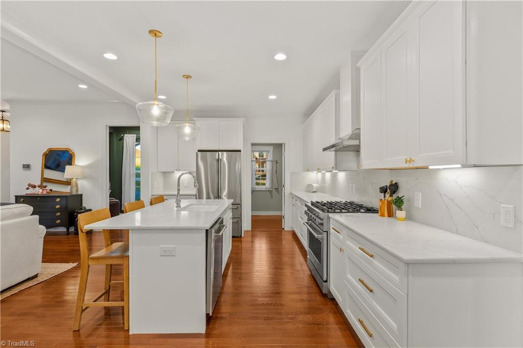 5590 Briar Hollow Lane Property Photo 8