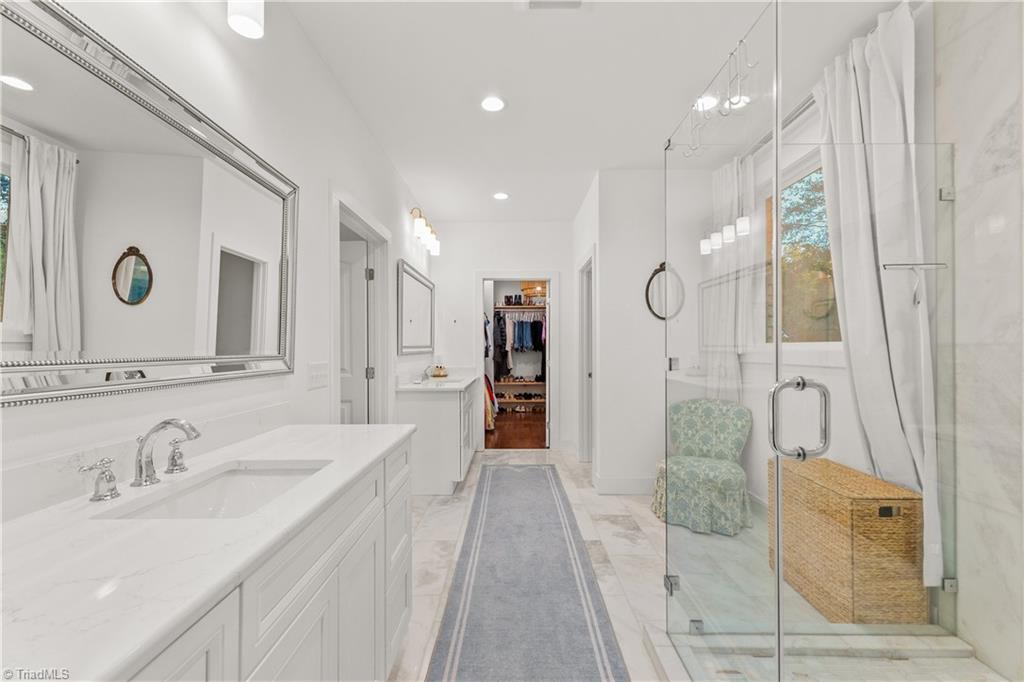 5590 Briar Hollow Lane Property Photo 14