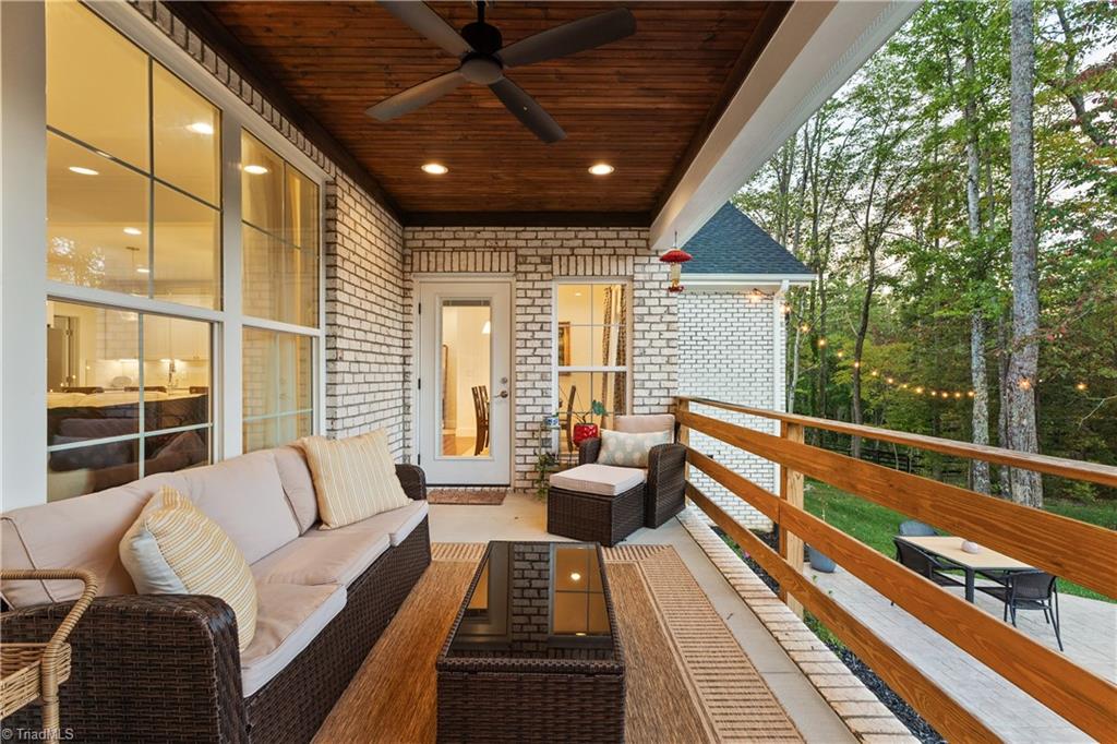 5590 Briar Hollow Lane Property Photo 28