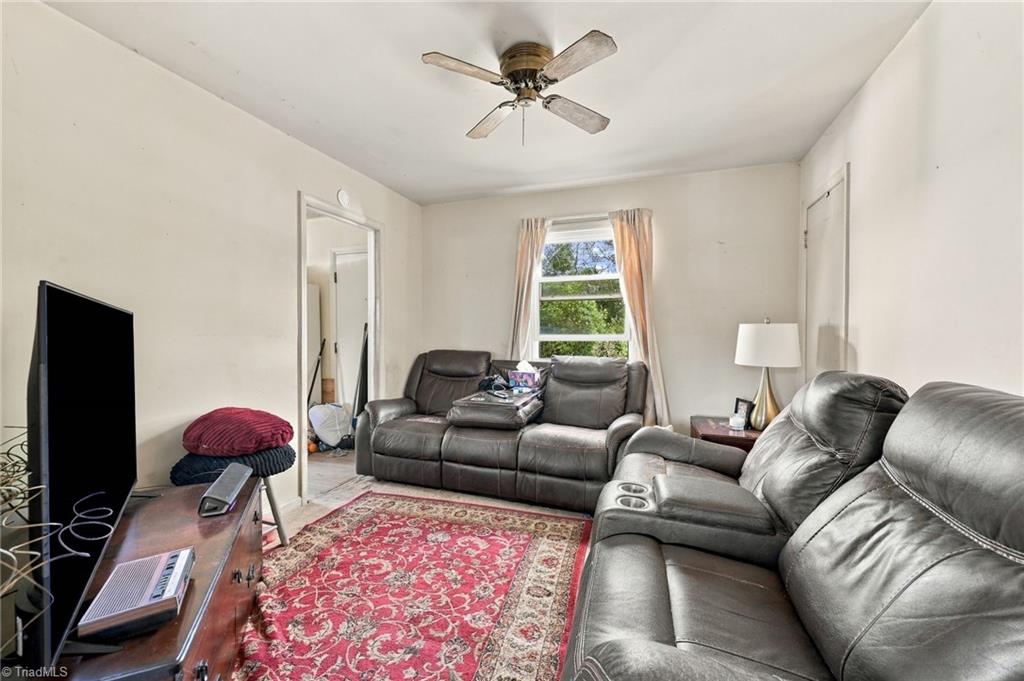 903 E Florida Street Property Photo 3