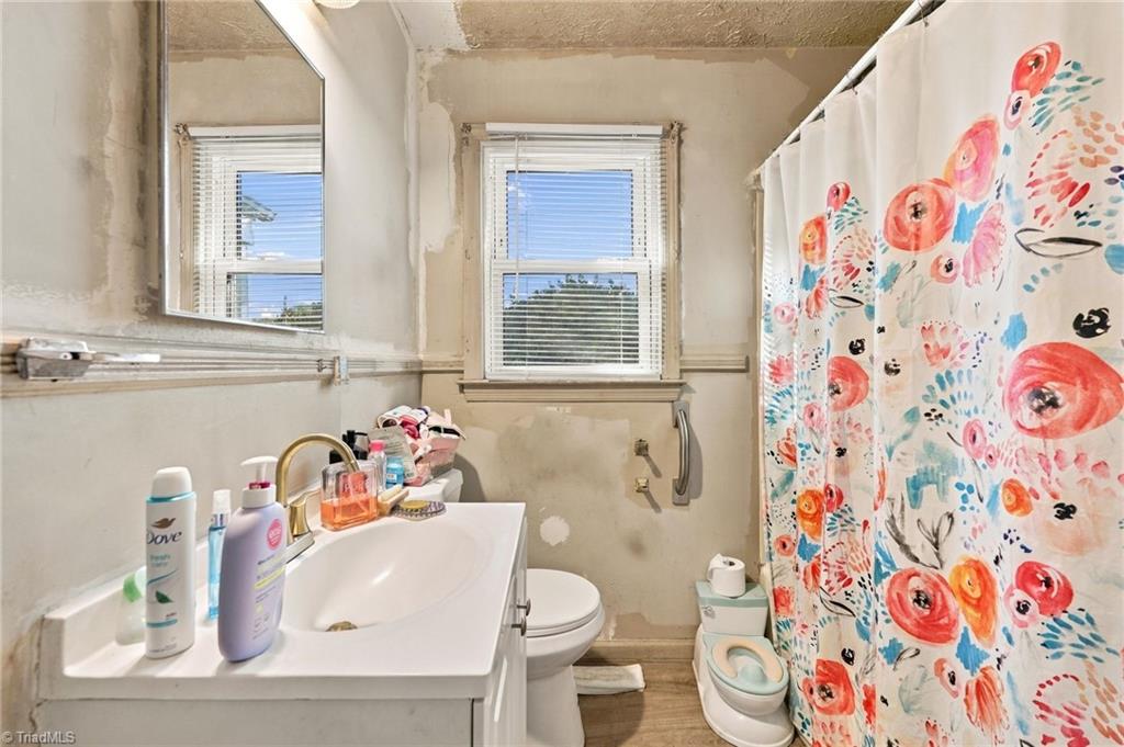903 E Florida Street Property Photo 7
