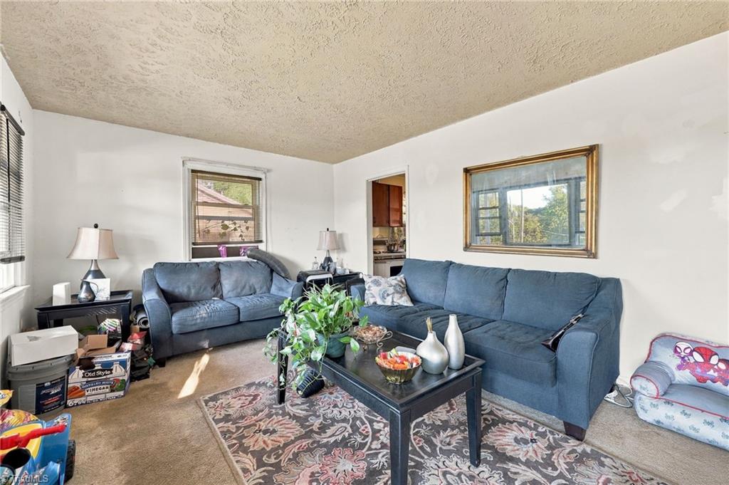 903 E Florida Street Property Photo 8
