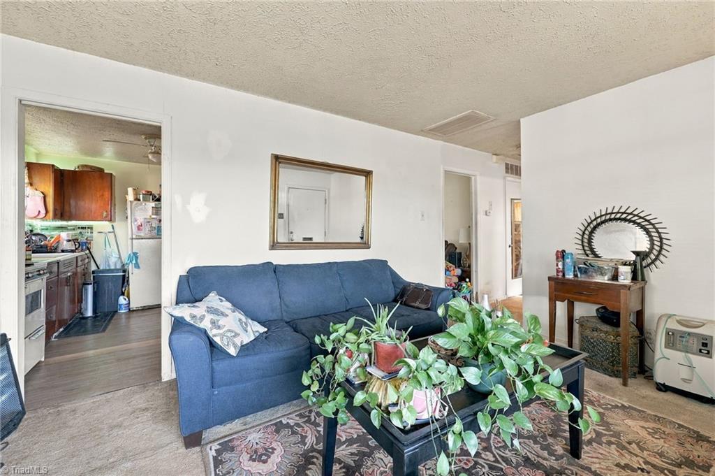 903 E Florida Street Property Photo 10