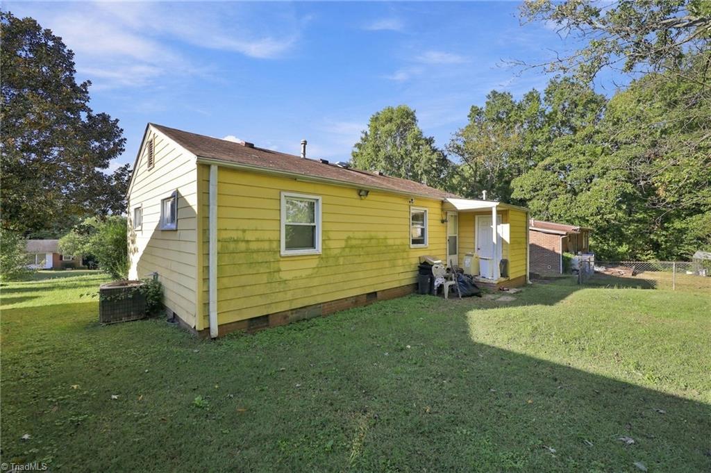 903 E Florida Street Property Photo 12