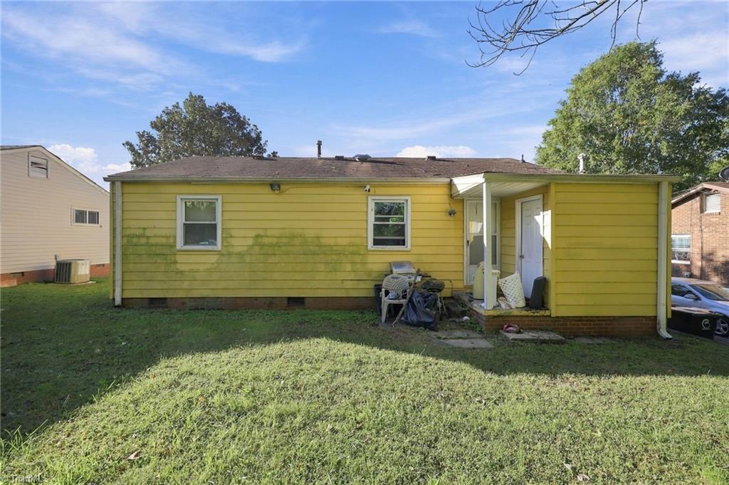 903 E Florida Street Property Photo 13