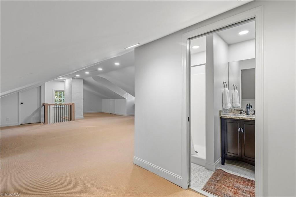 306 Meadowbrook Terrace Property Photo 42