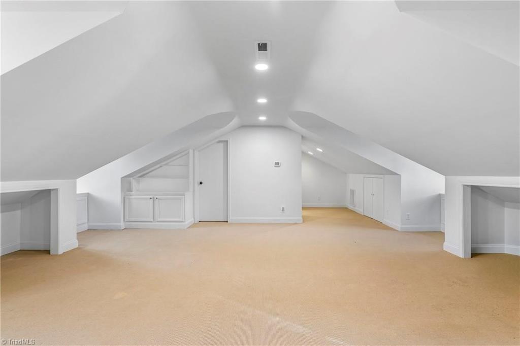 306 Meadowbrook Terrace Property Photo 43
