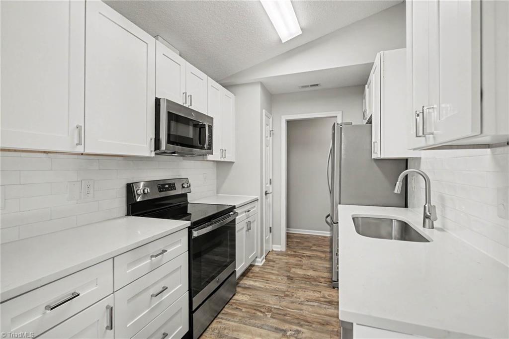 1940 Cedar Ridge Lane Property Photo 6