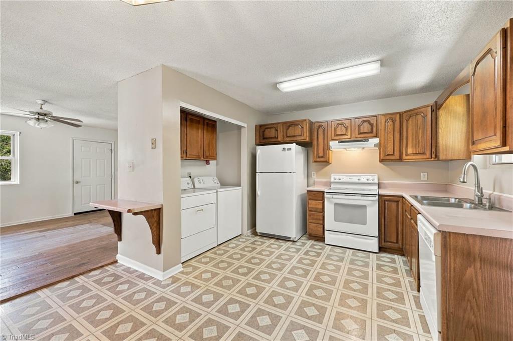 3215 Meadow Lane Property Photo 2