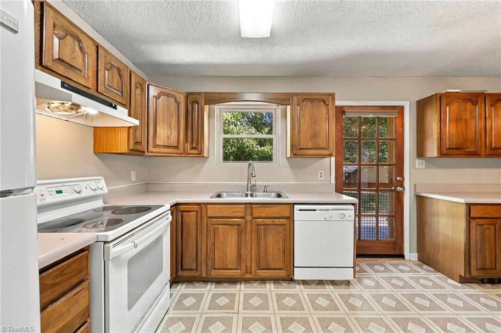 3215 Meadow Lane Property Photo 3