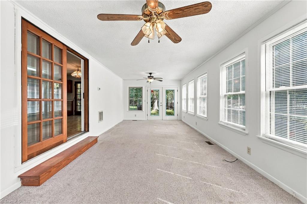 3215 Meadow Lane Property Photo 4
