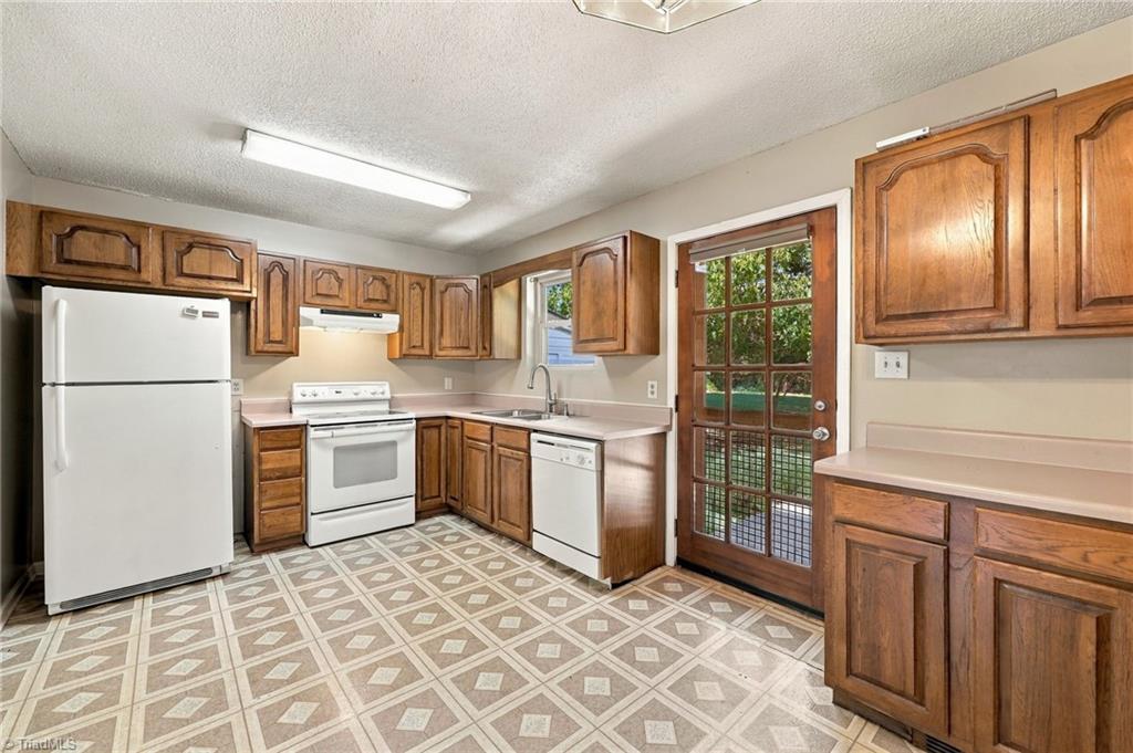 3215 Meadow Lane Property Photo 6