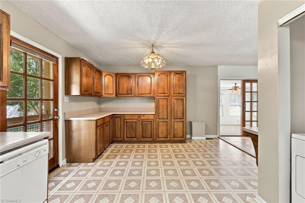3215 Meadow Lane Property Photo 8