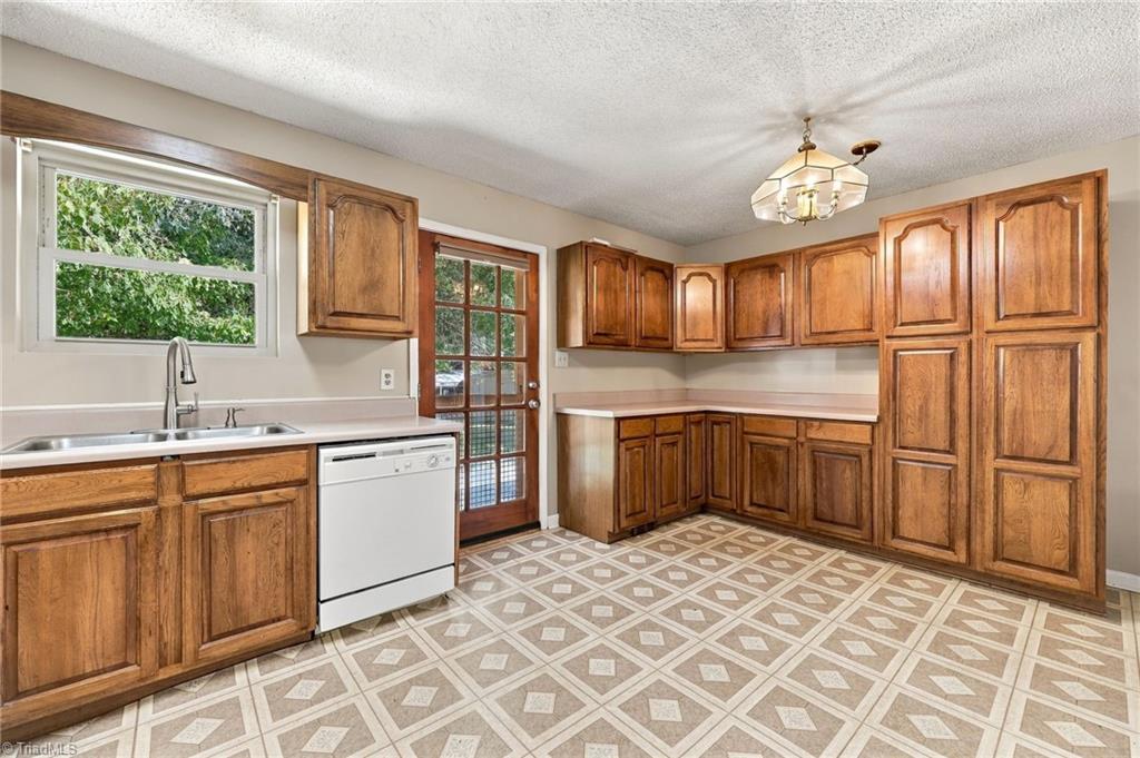 3215 Meadow Lane Property Photo 10