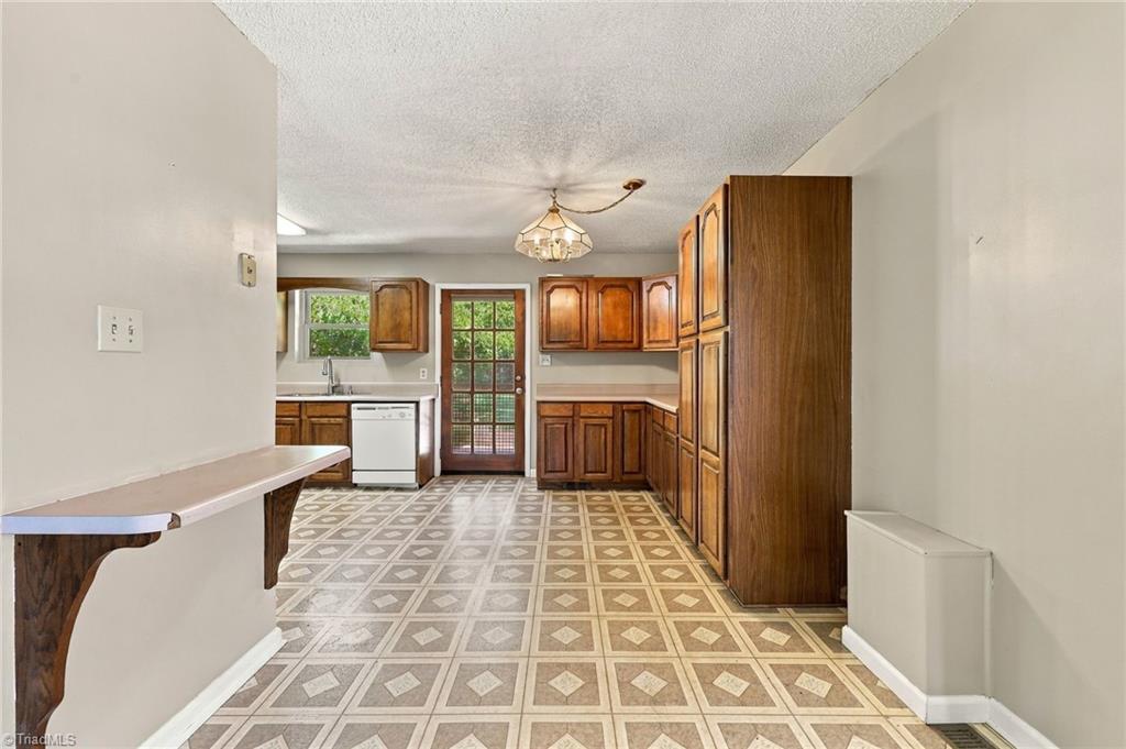 3215 Meadow Lane Property Photo 14
